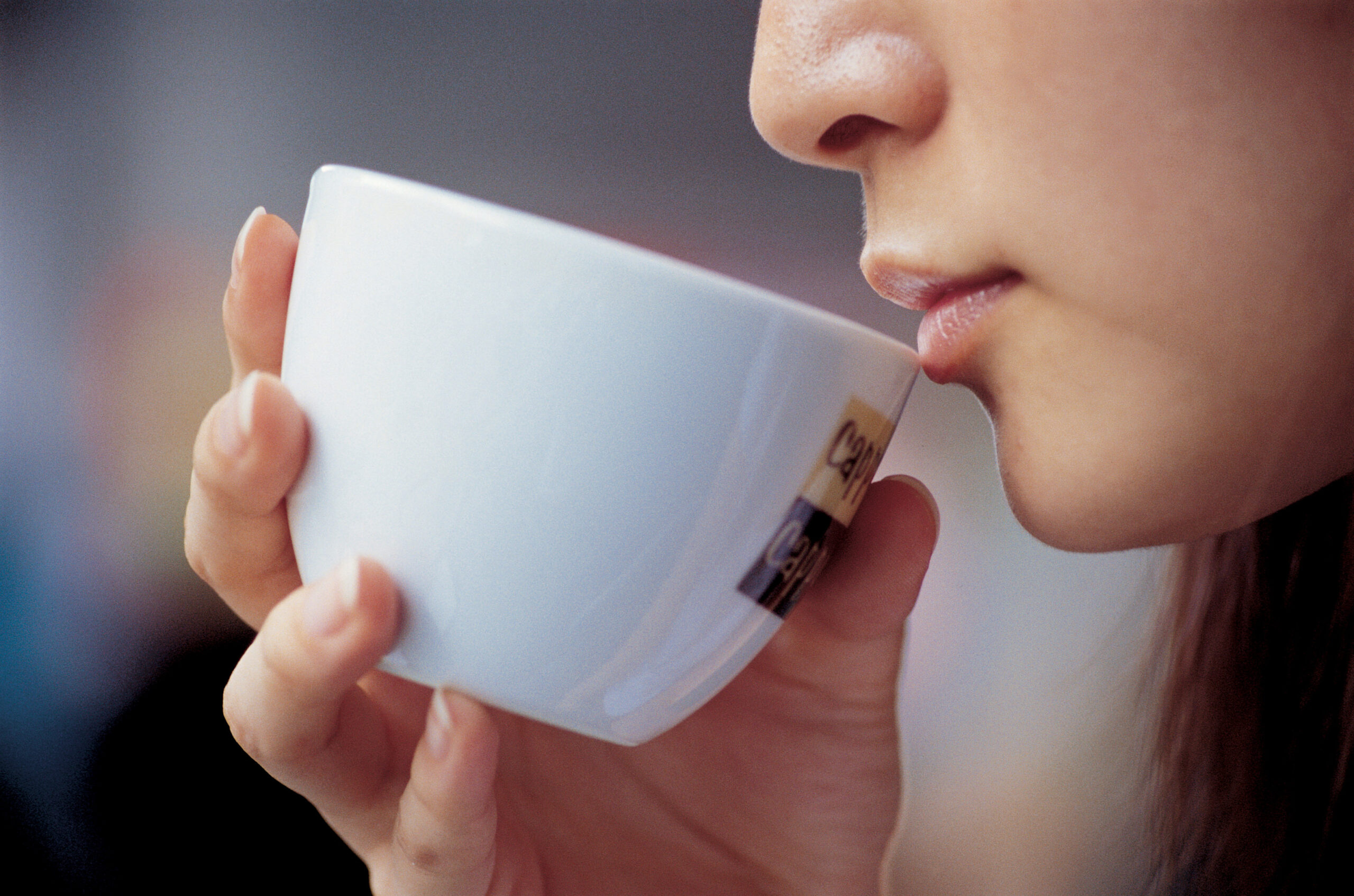 コーヒーで口が臭くなるのはなぜ? 原因と簡単な口臭対策