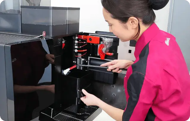 スタッフごとのサービスチェックを定期実施します。