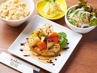 【500kcal】豆腐ハンバーグと野菜のバルサミコソース弁当のイメージ